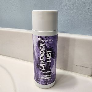 Lavender color depositing conditioner